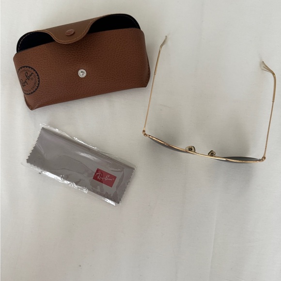 Ray-Ban Gold and Black Aviator Sunglasses - Picture 2 of 5